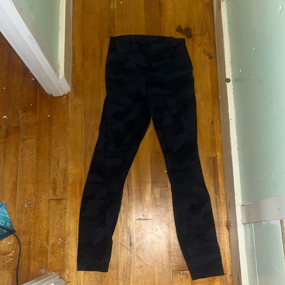 lululemon size 4 camo pants - Picture 1 of 1